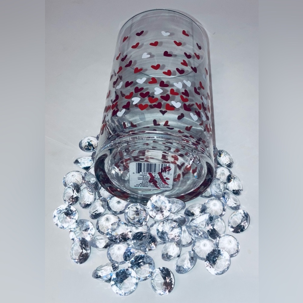Valentine Hearts Glass Vase & Diamond Scatter. - Picture 4 of 4